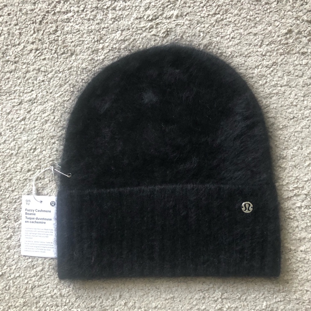 LULULEMON Fuzzy Cashmere Cuff Beanie.NWT.